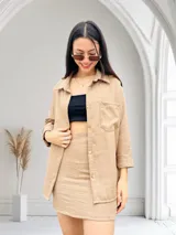 Conjunto de top bandeau y minifalda color negro.