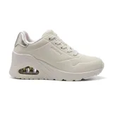 Championes Skechers Street Uno Wedge color blanco con detalles plateados. Zapatillas con plataforma, capellada de cuero sintético, cordones y plantilla Air Cooled Memory Foam.