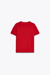 Camiseta roja de algodón con cuello redondo, corte regular y mangas cortas. Estampado frontal con el texto "Ventura Point Since 1974 California" en color blanco.