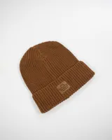 Gorro de lana celeste tejido en punto con dobladillo y parche de cuero con logo en el frente.