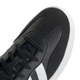 Championes Adidas Urban Barreda T de hombre, color negro con las tres tiras blancas. Capellada de cuero sintético y gamuza, interior textil, plantilla acolchada y suela de goma.