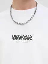 Camiseta blanca de algodón orgánico y poliéster reciclado, con cuello redondo y estampado en la espalda con palmeras y texto 'Originals Summer Edition'.