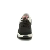 Zapatillas urbanas de cuero negro con detalles en blanco y suela chunky.