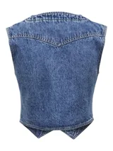 Chaleco crop de denim azul con cuello en V y cierre frontal con botones.