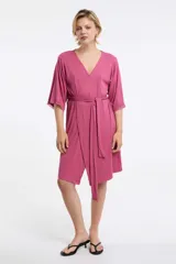 Bata color celeste de tela rib, con mangas 3/4 y detalle de encaje en las mangas.