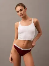Bombacha Calvin Klein de algodón elástico color borgoña, con cintura elástica con el logo de la marca.