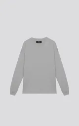 Remera manga larga gris con puños y cuello de ribb al tono, calce regular.