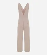 Mono pantalón color beige, de viscosa sostenible, con escote en V cruzado en el frente y en la espalda. Tiene lazo en la cintura.