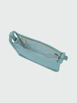 Bandolera Longchamp modelo Le Foulonné, color crudo, con correa fina regulable, cierre superior y logo grabado en el frente.