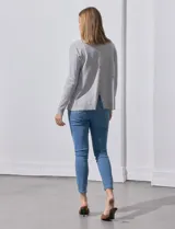 Cardigan tejido color beige, marca Vila Milano, con frente abierto y mangas largas.