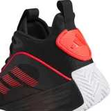 Championes de básquet Adidas Ownthegame 3.0, color negro con detalles en rojo y suela blanca.