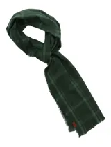 Bufanda verde oscuro con diseño a cuadros en tonos verde claro y flecos en los extremos.