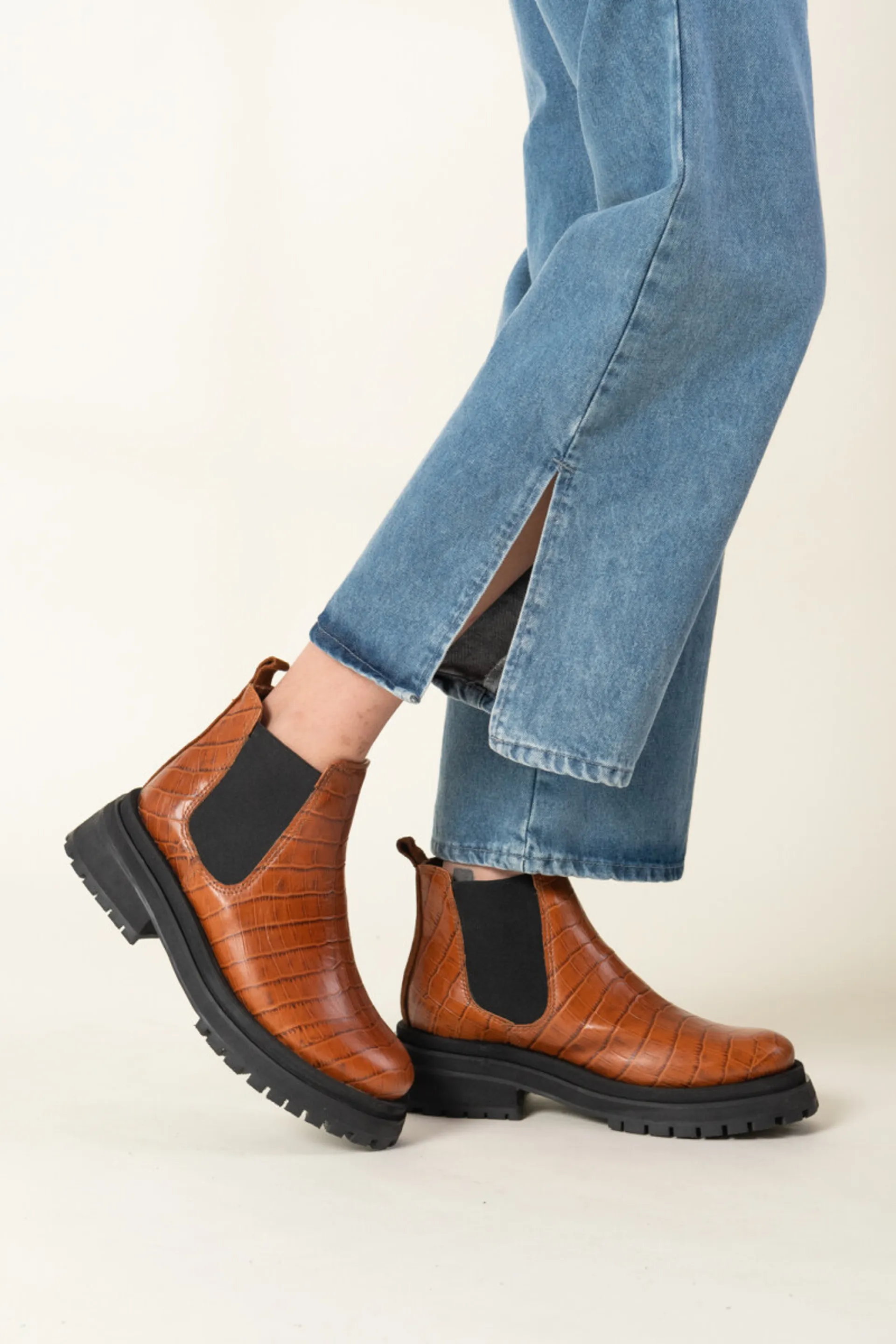 Borcegos New Tokio en Maura Trendo